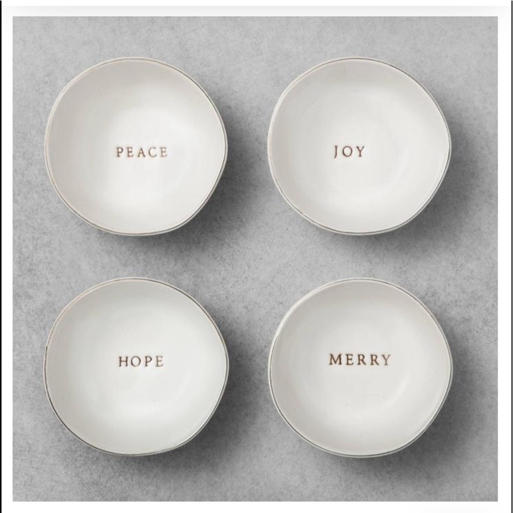4 Stoneware Mini Bowls Hearth & Hand w/ Magnolia Christmas Decor